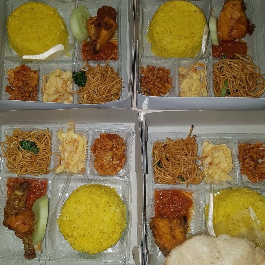 Nasi kuning 1 - Nasi Kotak Jakarta